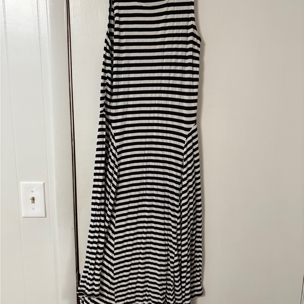 Black and White Striped Sleeveless Dress